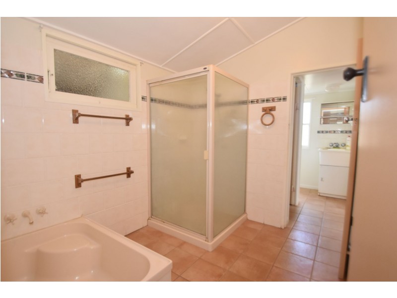 10 Moloney Street, North Toowoomba QLD 4350