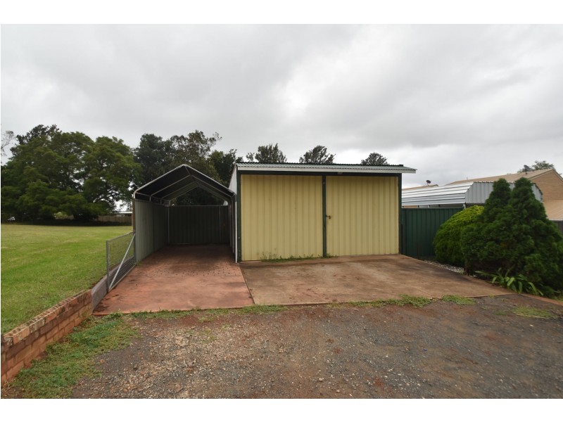10 Moloney Street, North Toowoomba QLD 4350