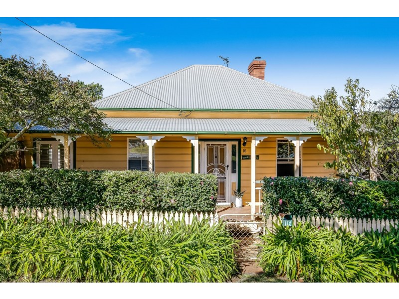 16 Gentle Street, North Toowoomba QLD 4350