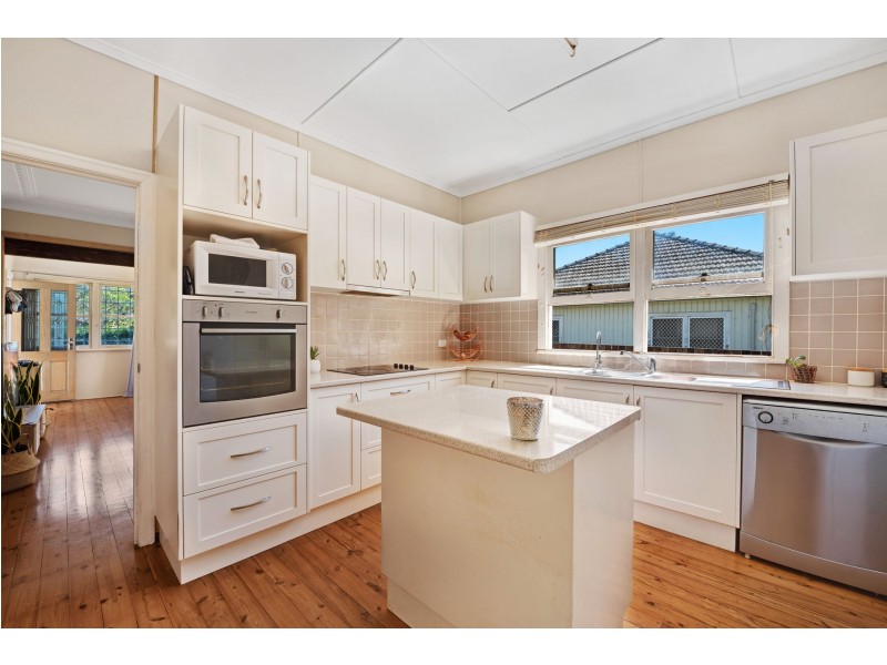 4 Ethel Street, Newtown QLD 4350
