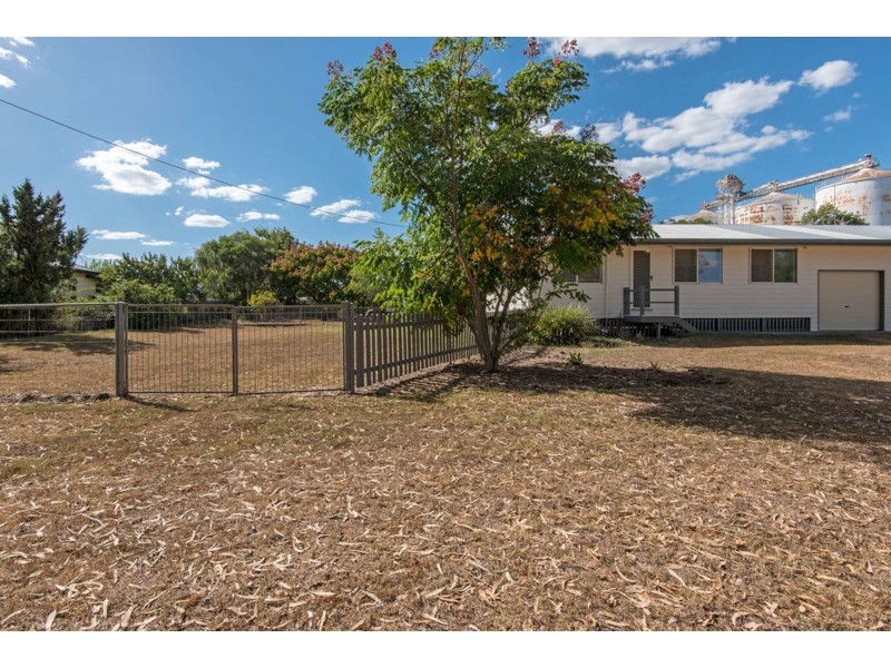 18 Railway Street, Cambooya QLD 4358