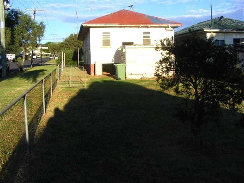 1 Mcwaters Street, North Toowoomba QLD 4350