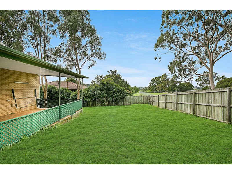 18 Festival Street, Rockville QLD 4350