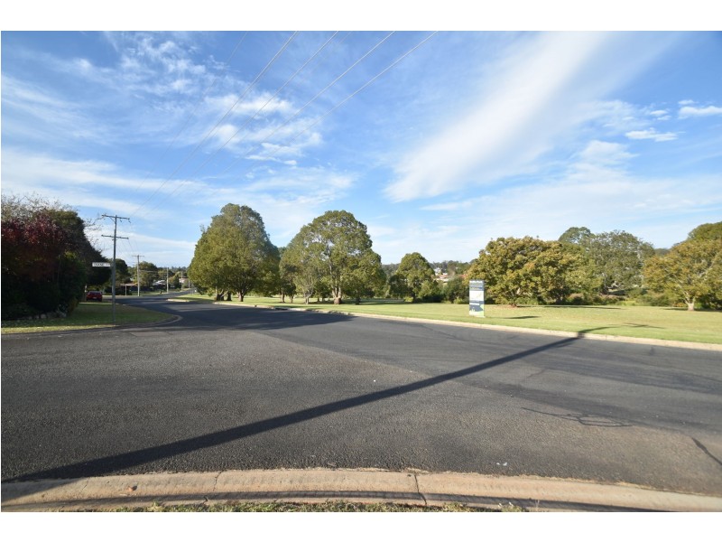 29 Amanda Drive, Centenary Heights QLD 4350
