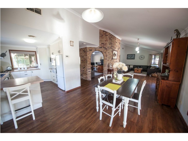 7 Pizzoni Road, Glenvale QLD 4350