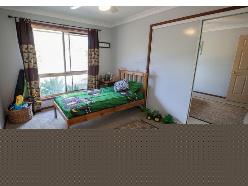 7 Pizzoni Road, Glenvale QLD 4350