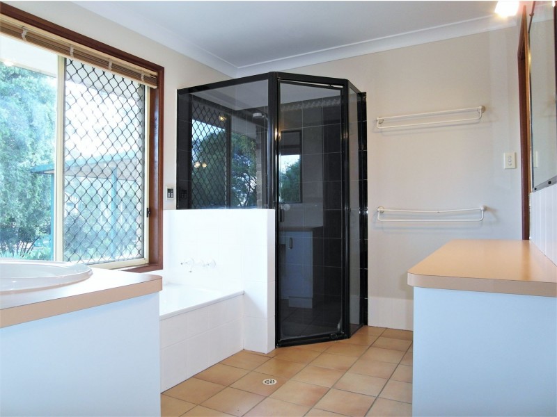 7 Pizzoni Road, Glenvale QLD 4350