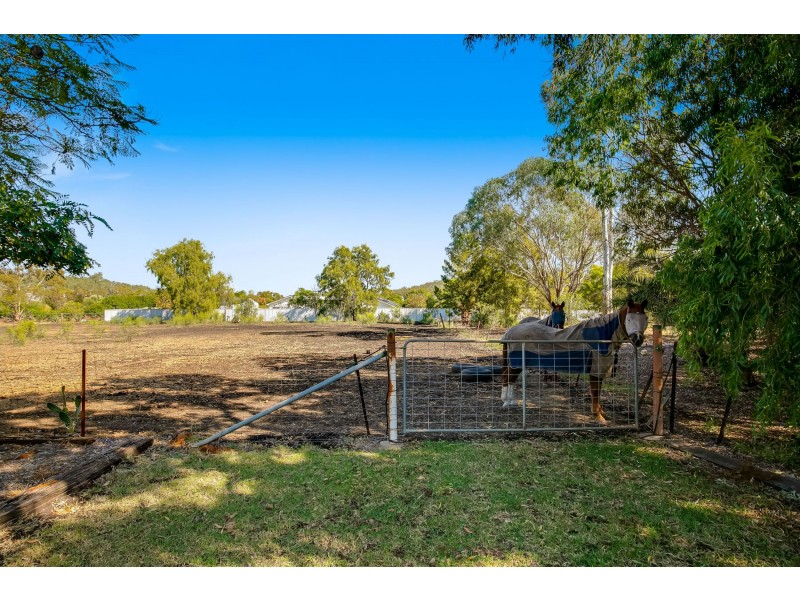 7 Pizzoni Road, Glenvale QLD 4350