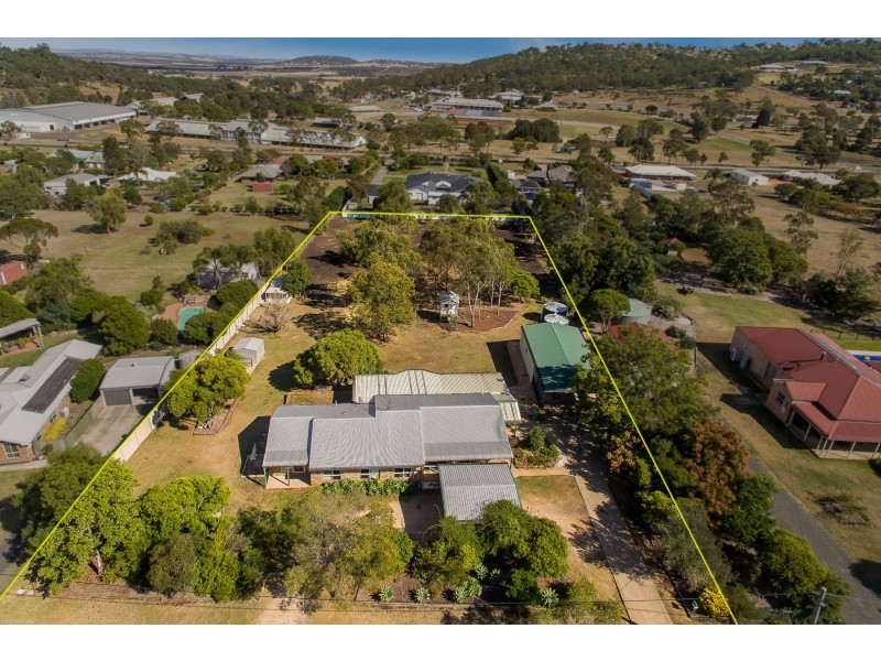 7 Pizzoni Road, Glenvale QLD 4350