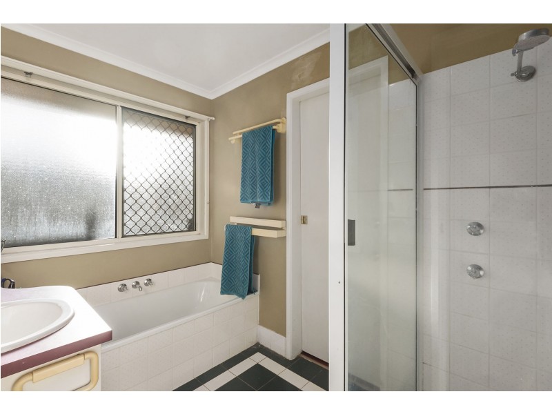 8 Saratoga Close, Wilsonton QLD 4350