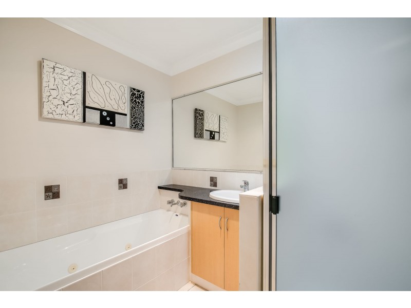 2/22 Fay Court, Kearneys Spring QLD 4350