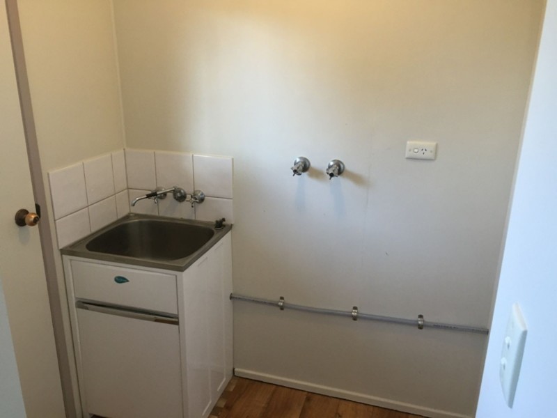 2/329 West Street, Harristown QLD 4350