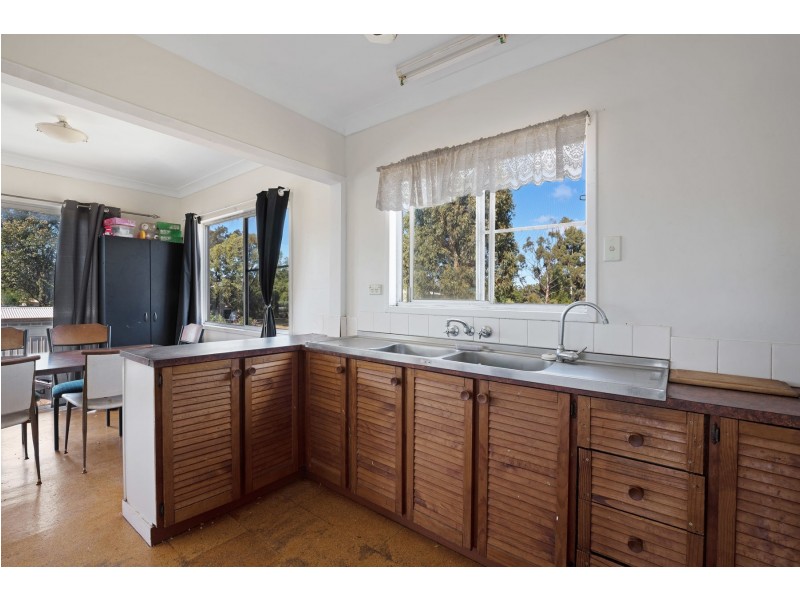 10 Peters Street, Goombungee QLD 4354