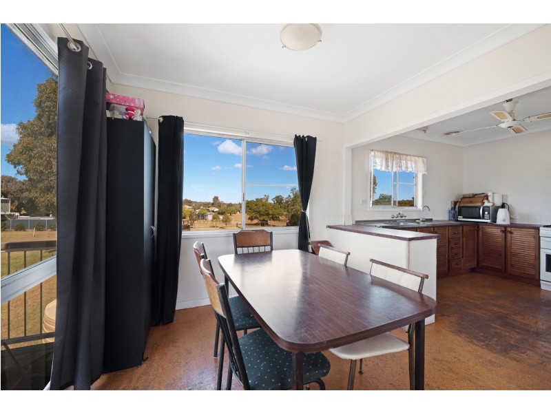 10 Peters Street, Goombungee QLD 4354