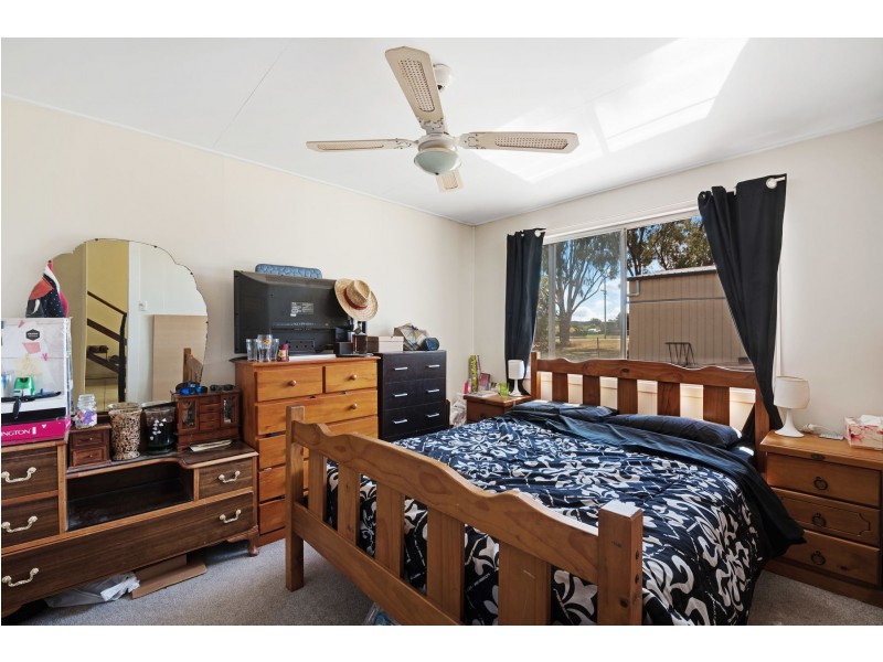 10 Peters Street, Goombungee QLD 4354