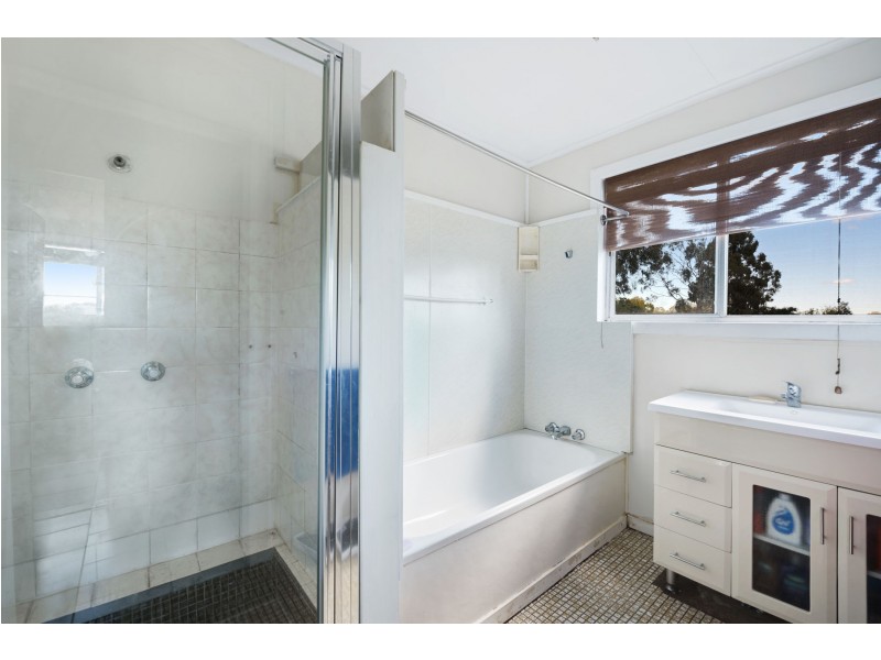 10 Peters Street, Goombungee QLD 4354