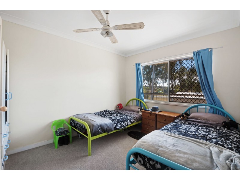 10 Peters Street, Goombungee QLD 4354