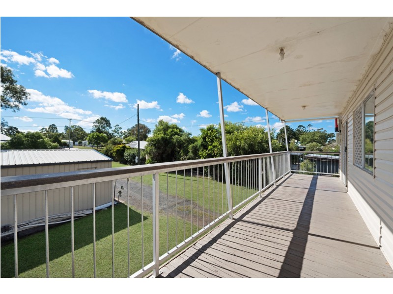10 Peters Street, Goombungee QLD 4354