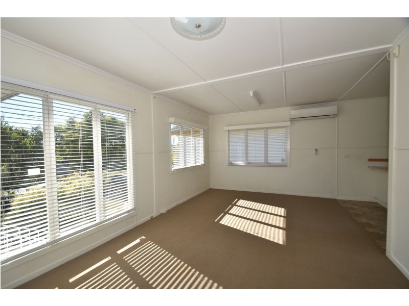 10 Dunne Street, Harristown QLD 4350