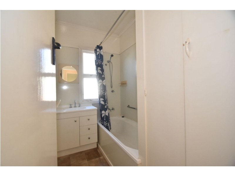 10 Dunne Street, Harristown QLD 4350