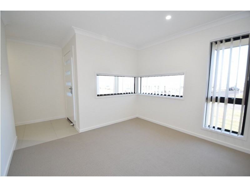 39 Mia Street, Wyreema QLD 4352