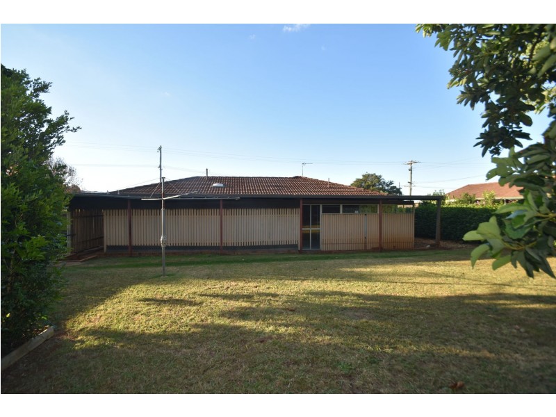 10 Wine Drive, Wilsonton Heights QLD 4350