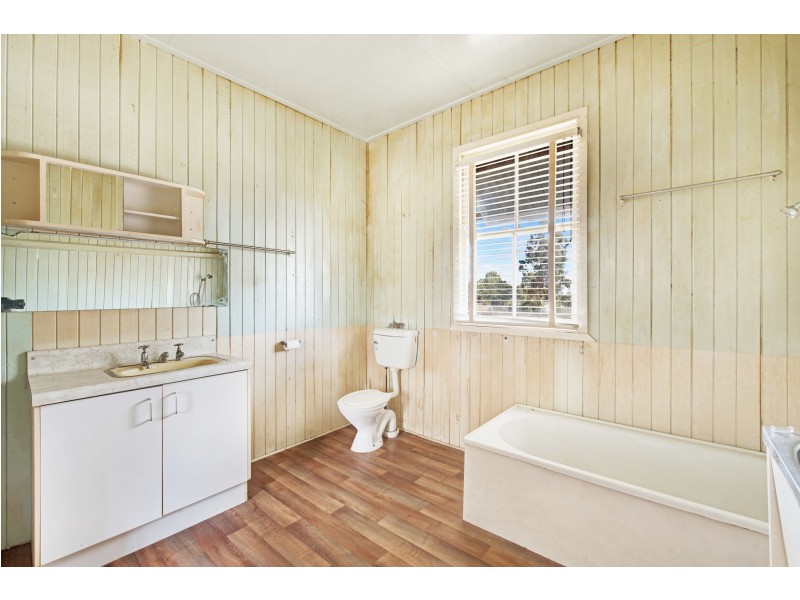 63 John Street, Goombungee QLD 4354