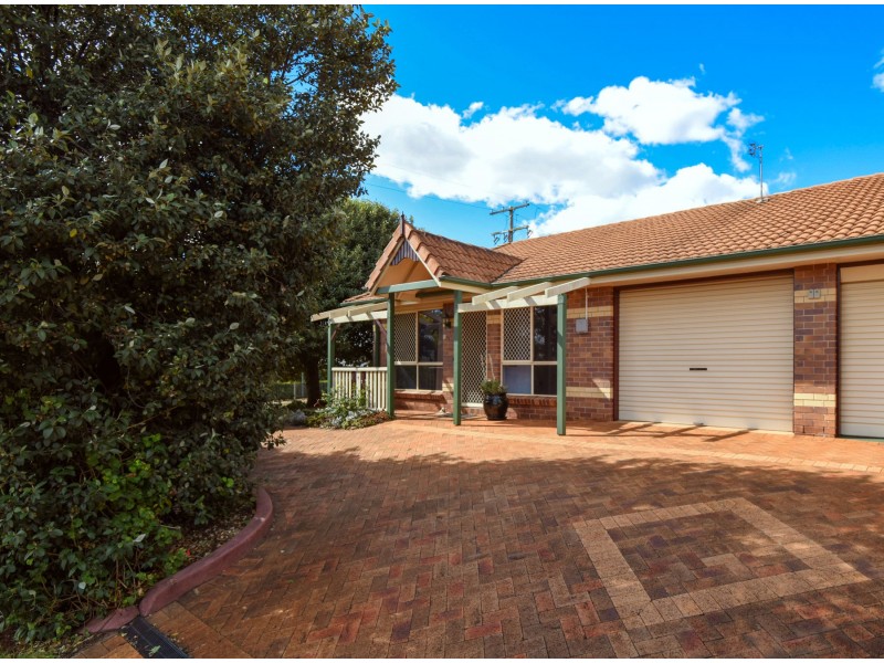 1/2 Brunckhorst Drive, Kearneys Spring QLD 4350