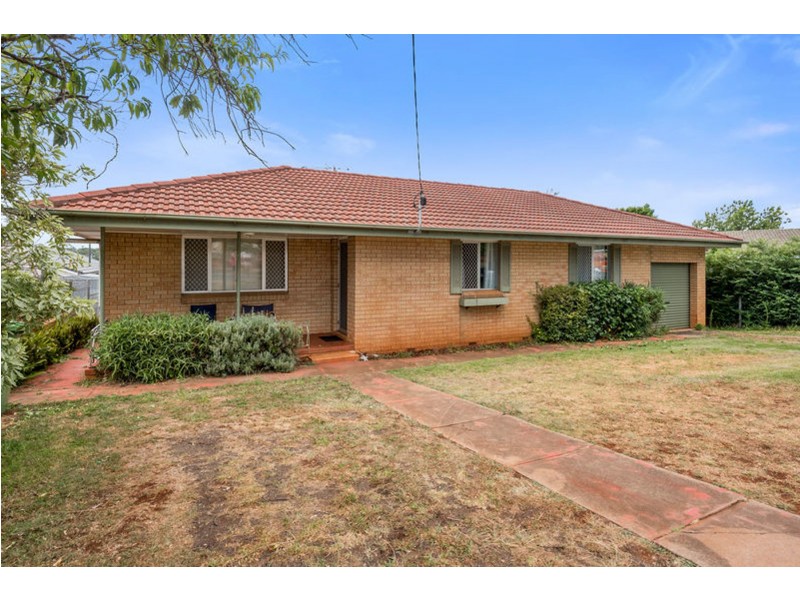246 West Street, Kearneys Spring QLD 4350