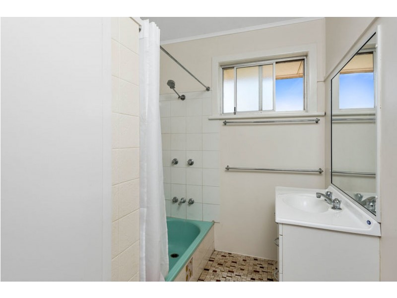 246 West Street, Kearneys Spring QLD 4350