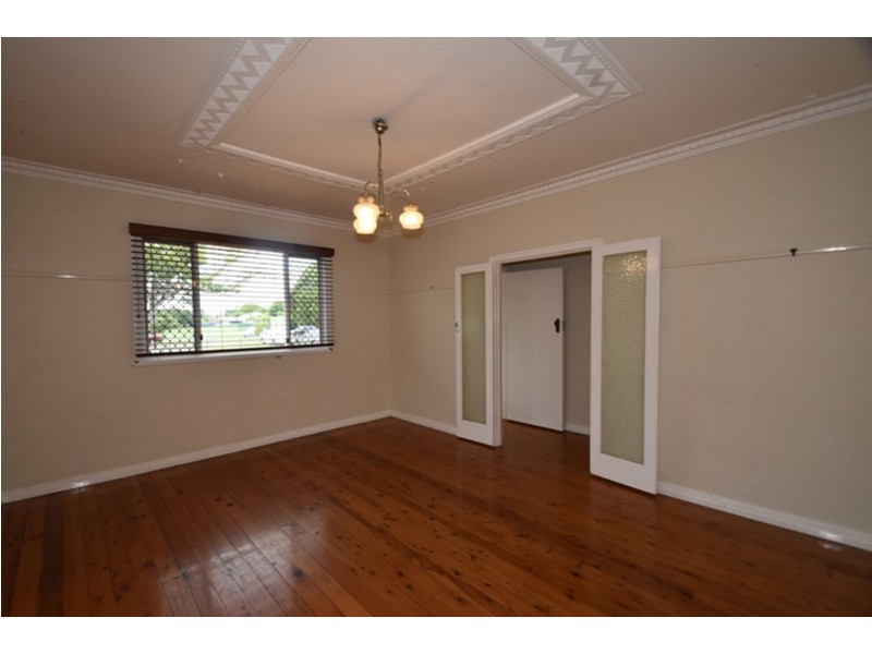 37 Gladstone Street, Newtown QLD 4350