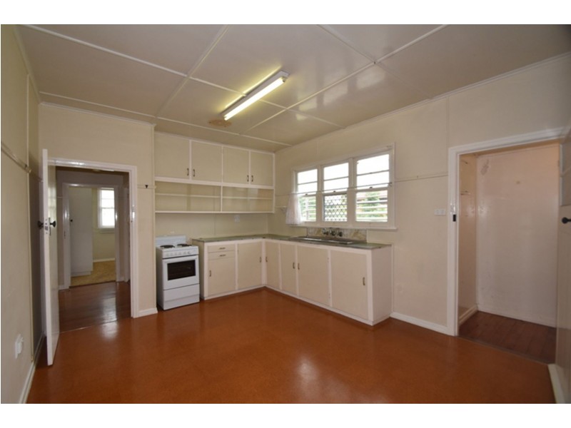 37 Gladstone Street, Newtown QLD 4350