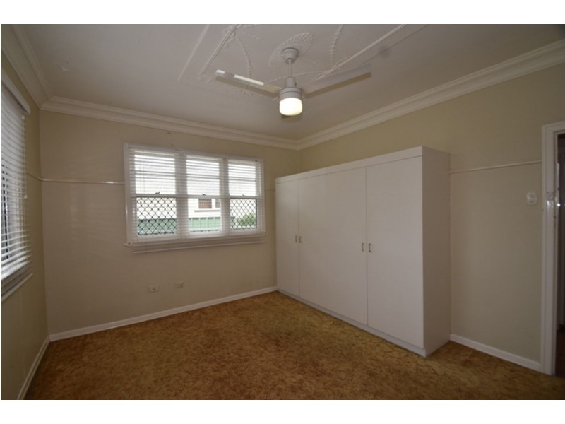 37 Gladstone Street, Newtown QLD 4350