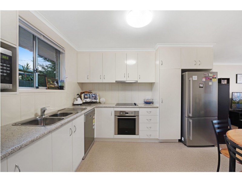 36 Esmond Street, Rockville QLD 4350