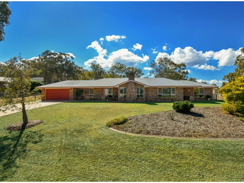 15 Rebecca Street, Glenvale QLD 4350