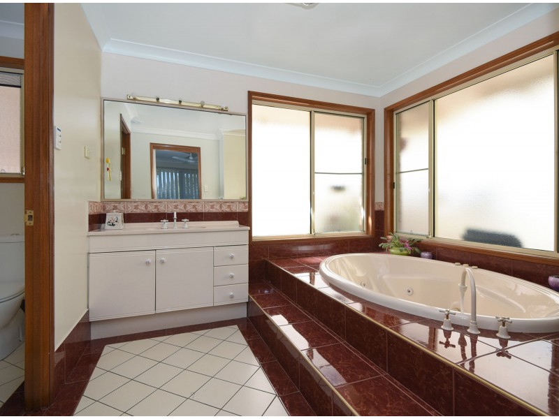 15 Rebecca Street, Glenvale QLD 4350