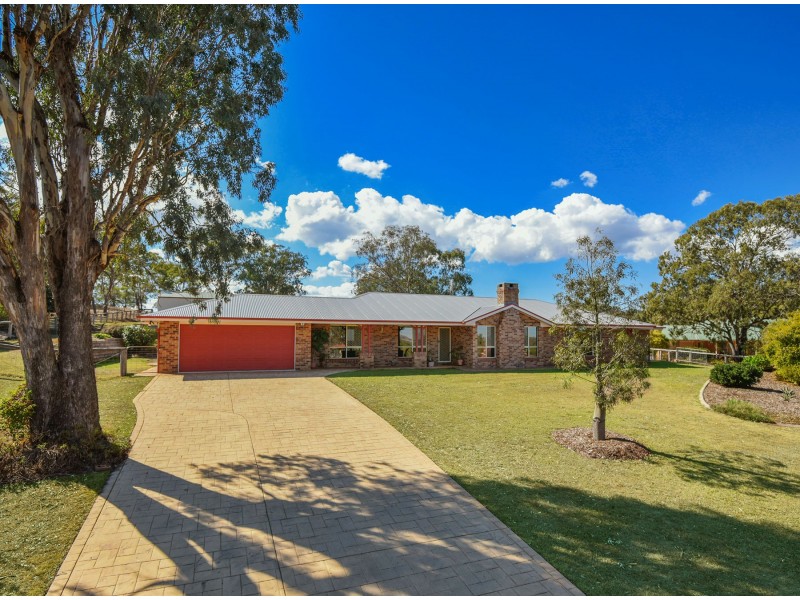 15 Rebecca Street, Glenvale QLD 4350