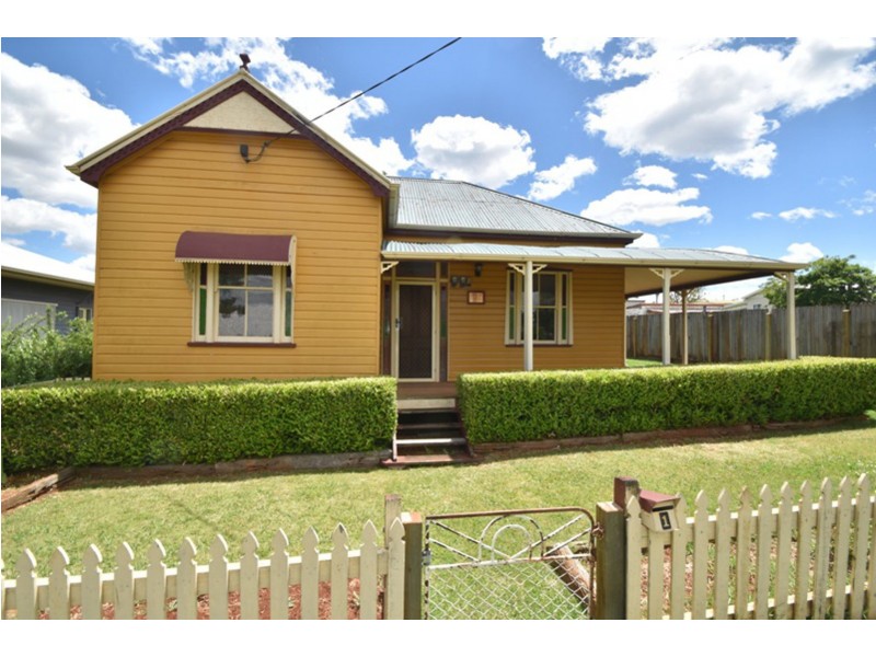 1 Glasgow Street, North Toowoomba QLD 4350