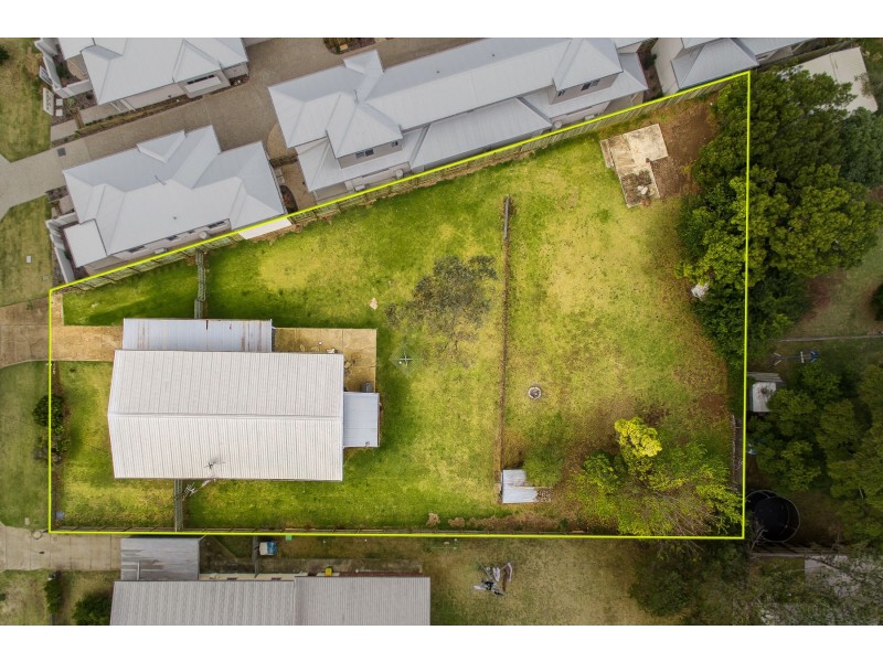 8 Swallow Court, Newtown QLD 4350