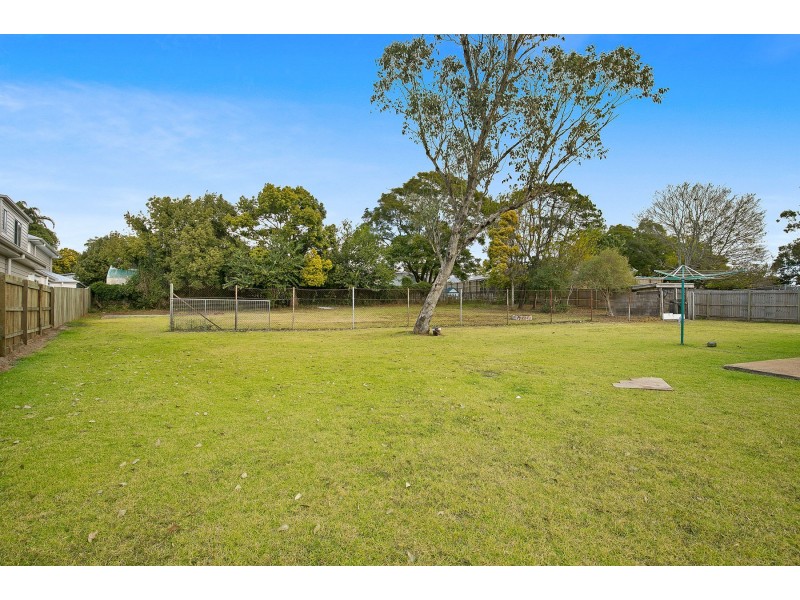 8 Swallow Court, Newtown QLD 4350