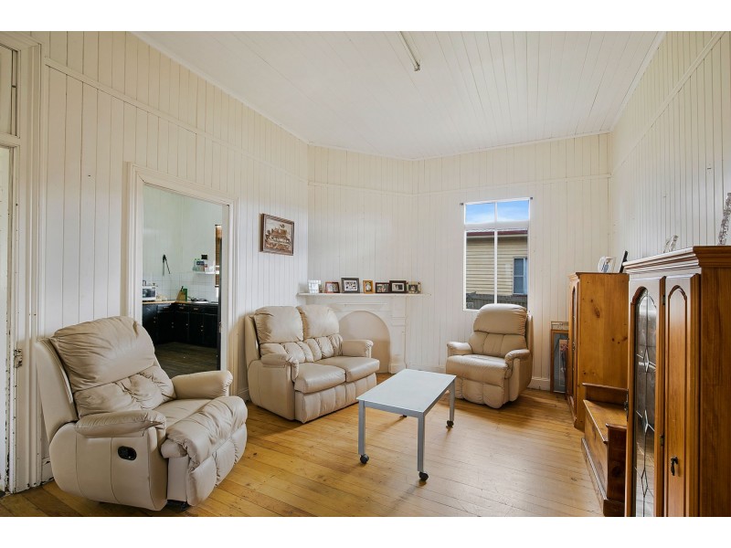 8 Swallow Court, Newtown QLD 4350