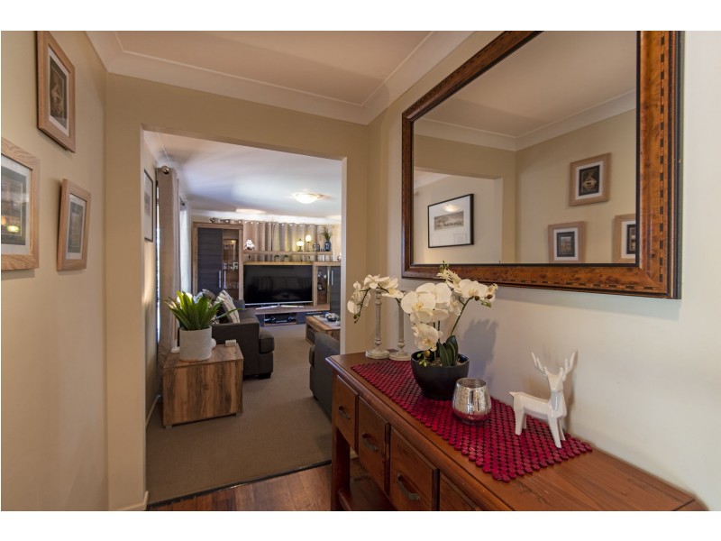 1 Jasmine Court, Centenary Heights QLD 4350