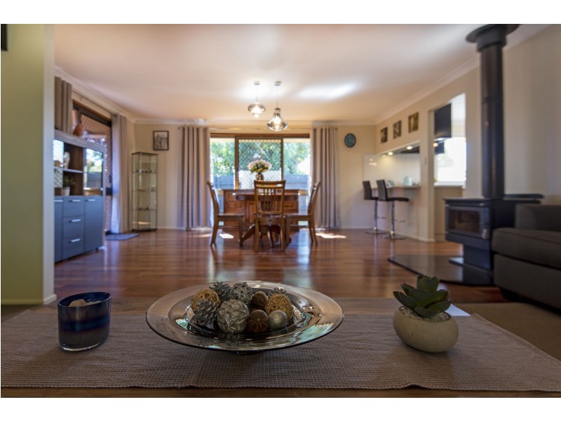 1 Jasmine Court, Centenary Heights QLD 4350