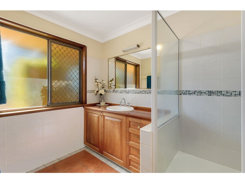 1 Jasmine Court, Centenary Heights QLD 4350