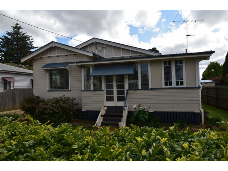211 Campbell Street, Newtown QLD 4350