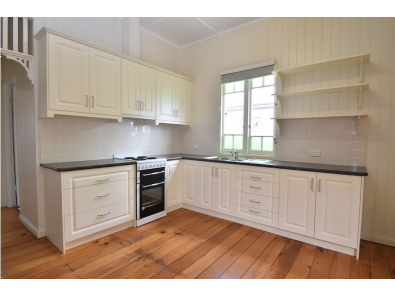 211 Campbell Street, Newtown QLD 4350