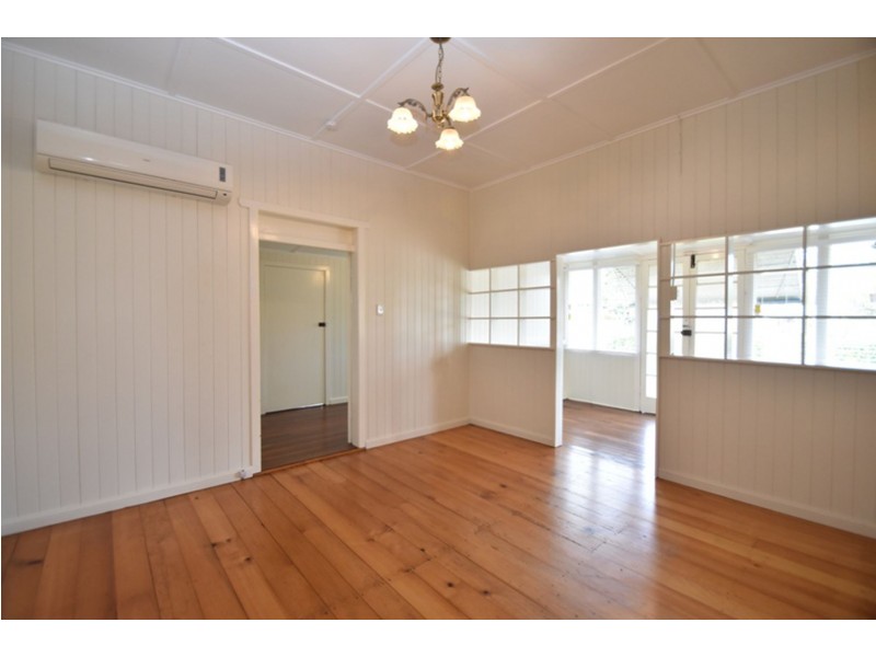 211 Campbell Street, Newtown QLD 4350