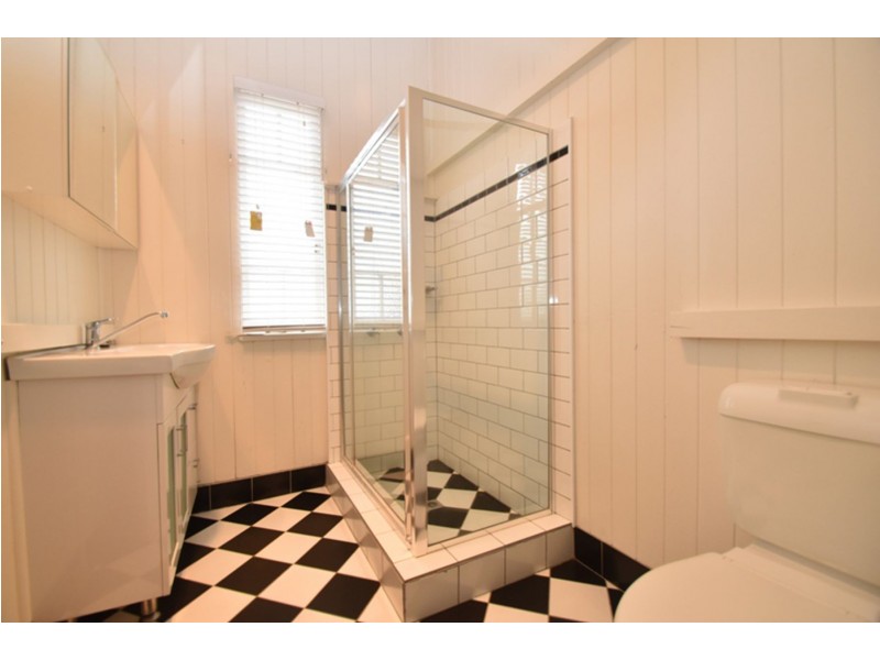 211 Campbell Street, Newtown QLD 4350