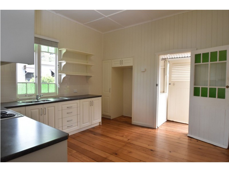 211 Campbell Street, Newtown QLD 4350