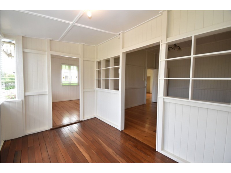 211 Campbell Street, Newtown QLD 4350